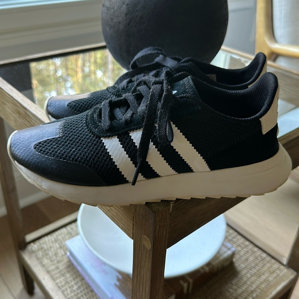 Adidas sneakers black and white 7.5